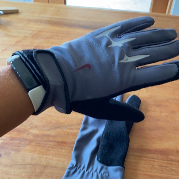 Nike Running/Snowshoeing Gloves - Picture 7 of 7